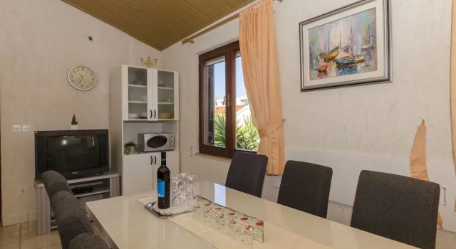 Apartments Denis, Rezerwuj Apartament Hotele w Split-Dalmatia County z parkingiem, Parking