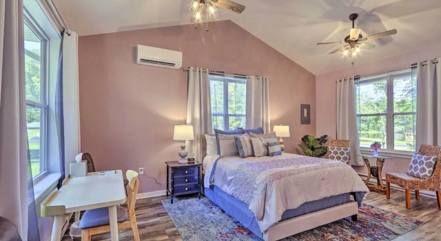 Relax Fireside! Retreat 16 Mi to Camelback Resort, Prenota Resort Brodheadsville Stati Uniti