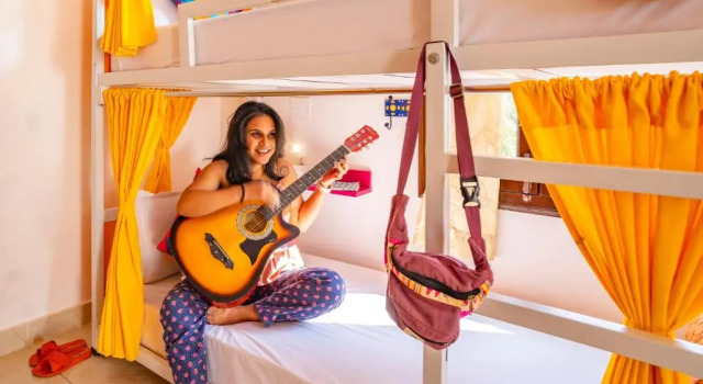 Кровать в общем номере (женский номер) goSTOPS Mukteshwar - Private Rooms and Dorms