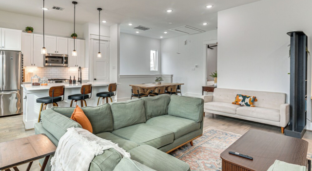 4 Mi to Dtwn: Wfh-friendly Retreat in Houston