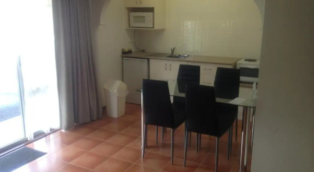 Апартаменты Redwood Manor Motel Apartments