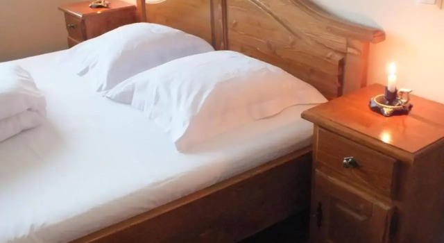 Camere De Inchiriat Onelia, Rezerwuj Hotel Hotele w Lancrăm z parkingiem, Parking