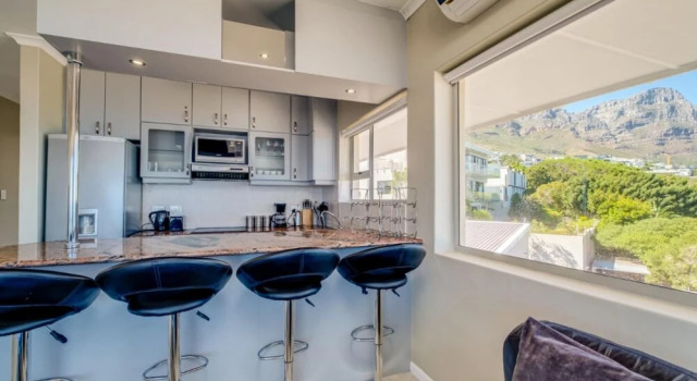 Two Bedroom Apartment With Uninterrupted Ocean Views 270 Degrees, Забронировать Апартаменты/квартира Отели Cape Peninsula с бассейном, Бассейн