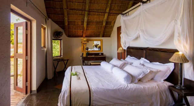 Tau Game Lodge, Boek Vakantiehuis Madikwe Wildreservaat North West