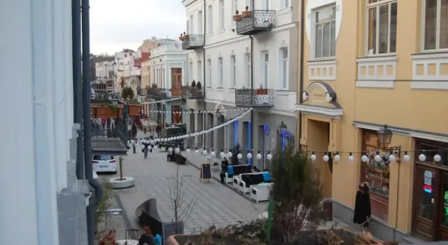 Avenue18, Забронировать Отель Чугурети Тбилиси, рядом с Концертный зал Тбилиси