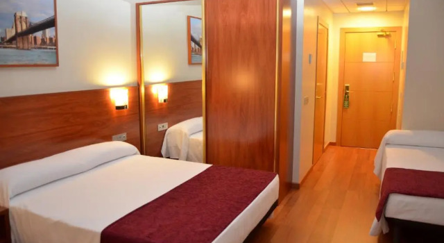 Трёхместный номер Standard Отель B&B Tarragona Reus