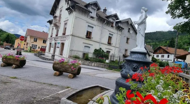 Апартаменты Gite Fougère 2 à 6 personnes avec SPA