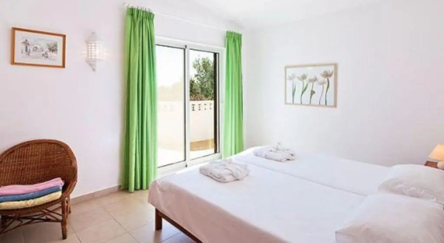 Attractive 3 bedroom Carvoeiro villa with private heated pool in Vale do Milho Air conditioning inc, Rezervovat Vila Chaty v Algarve, Chalupa
