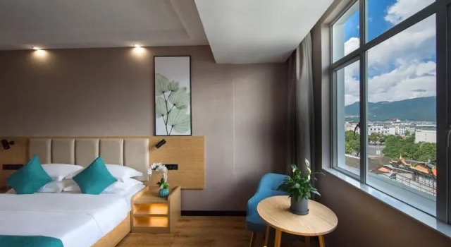 Green Tree Inn Tengchong Rehai Hot Spring Airport, Book Hotel Hoteller i Tengchong med morgenmad, Morgenmad