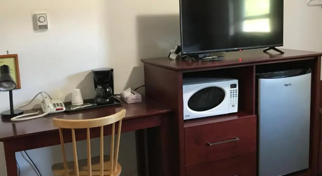 Четырёхместный номер Standard Deep River Motel