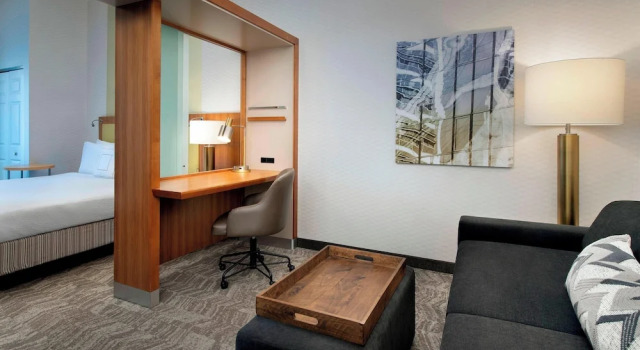 Люкс SpringHill Suites Alexandria