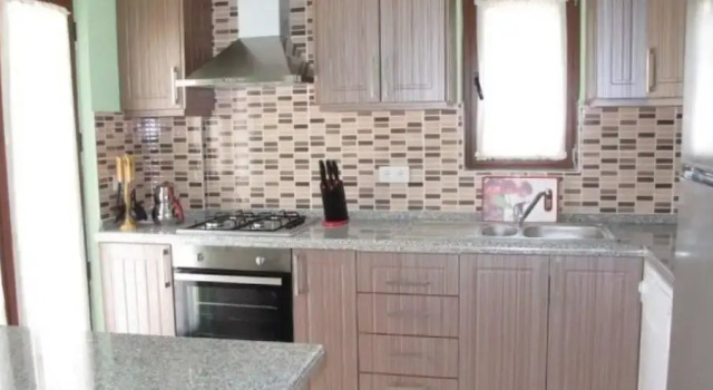 Вилла с 4 комнатами с балконом и с красивым видом из окна Villa LMP1 by JoyLettings