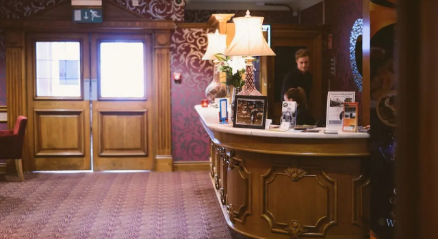 Farnham Arms Hotel, Book Hotel Cavan 