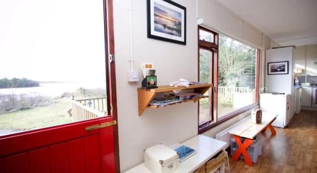 Erinona Chalet, Book Chalet Hoteller i Fermanagh County med parkering, Parkering