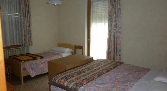 Трёхместный номер Standard с балконом Hotel Zebrù