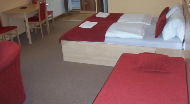 Pension Euro Mikulov, Prenota Hotel Hotel a Moravia meridionale con parcheggio, Parcheggio