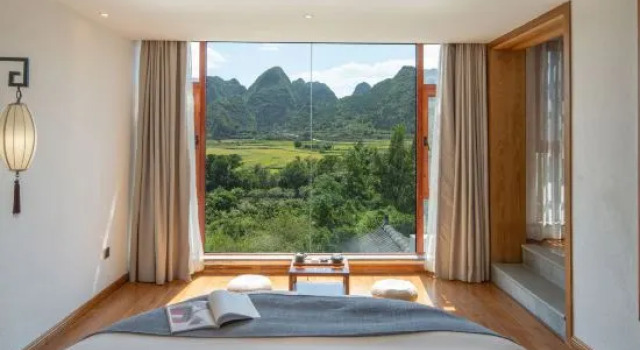 Люкс Deluxe с красивым видом из окна Xingyi Wanfenglin Yuejingwan Hotel