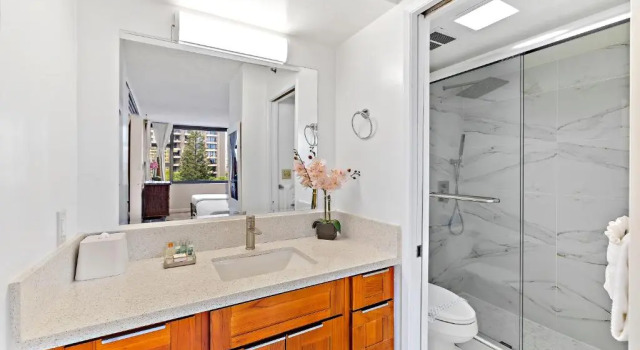 Beautiful 7th Floor Condo with AC, WiFi & Parking, Short Walk to Beach, Rezerwuj Hotel Waikiki Honolulu