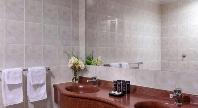 Четырёхместный номер Standard Arawa Park Hotel, Independent Collection by EVT