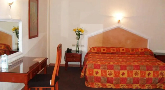 Полулюкс Hotel Corintios