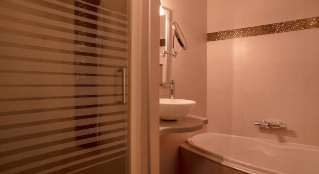 Двухместный номер Standard Auberge de la Petite Ferme, Super-Besse Est, The Originals Relais