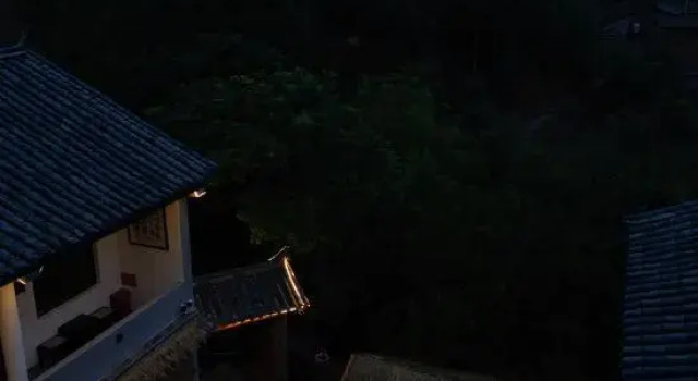 Nuodeng Yuanse Homestay, Prenota Hotel Hotel a Dali con parcheggio, Parcheggio