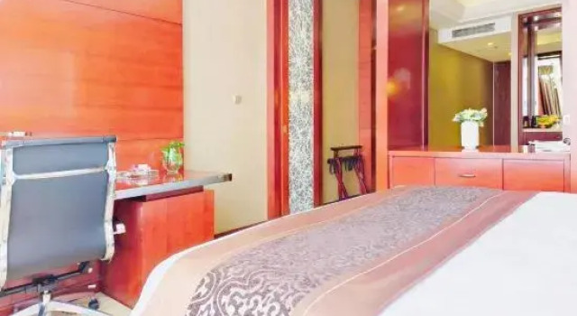 Люкс Deluxe Wuxi Yuexi Grand Hotel (Huishan Wanda)