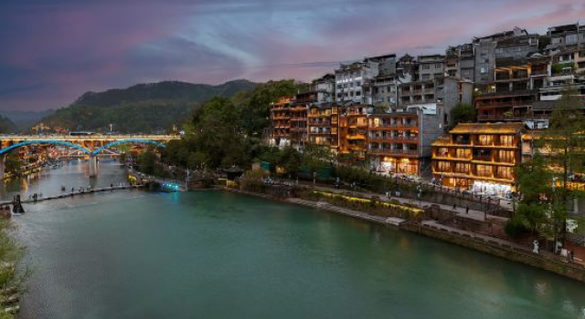 Fenghuang Ancient City · Jiangshang Xingmian Haven | 180° View Aesthetic Stay (Nanhua Bridge), Rezerwuj Hotel Xiangxi Hunan