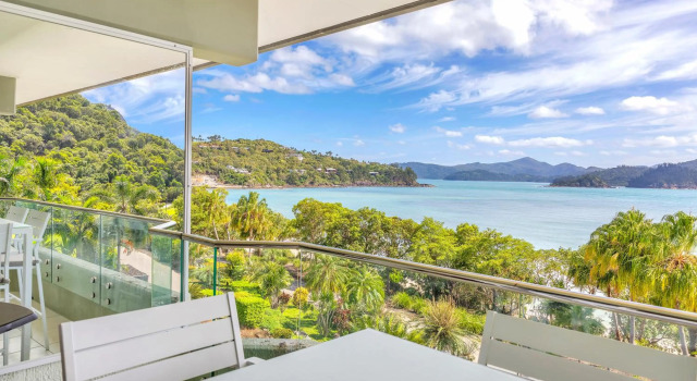 Lagoon Beachfront Lodge 206 on Hamilton Island by HamoRent, Prenota Hotel Hamilton Island 