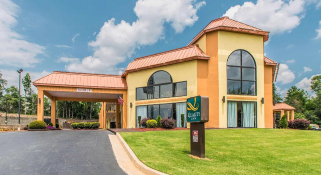 Camera Standard Quality Inn Commerce at I-85