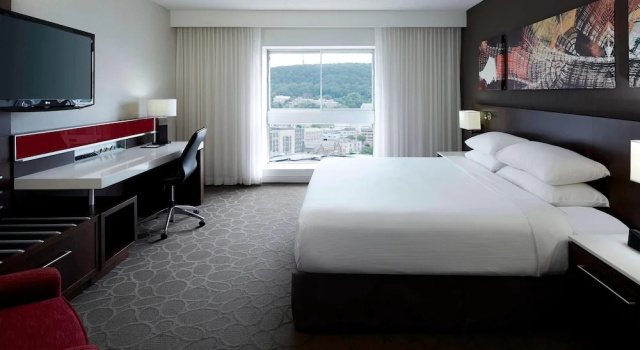 Двухместный клубный номер Standard с балконом Delta Hotels by Marriott Montreal