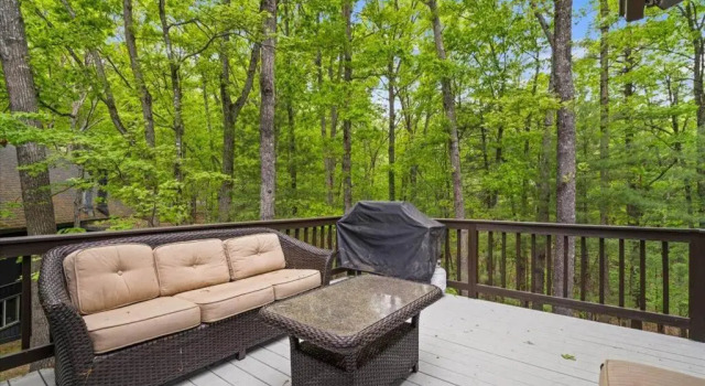 Шале The Gingerbread House: 4 BR chalet, w/ Sunroom/Deck, sleeps 12, modern amenities