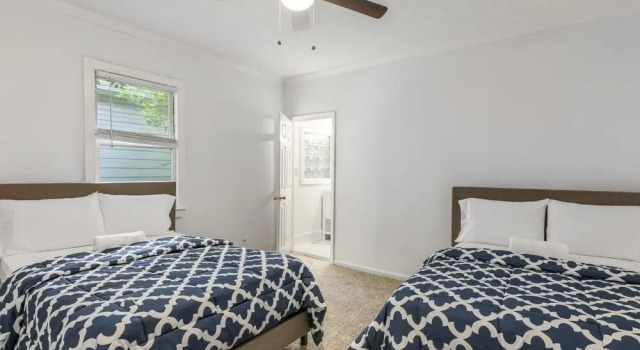 7 bedrooms Spacious House Near Downtown w Parking, Boek Hotel Hotels in Georgia met parkeren, Parkeren