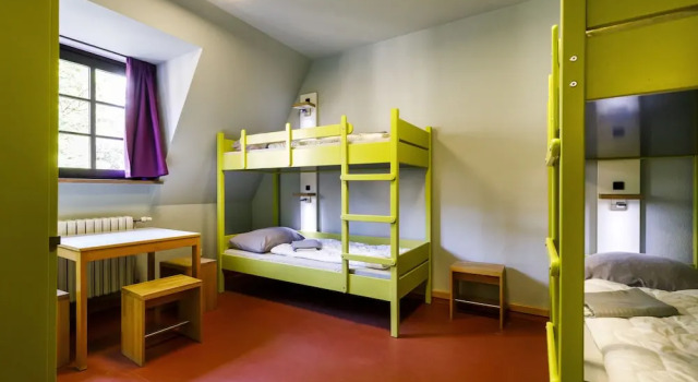 Кровать в общем номере Youth Hostel Würzburg