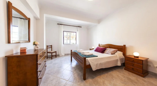 W 01 - Bedroom 1 in Topside Luz Guesthouse, Забронировать Апартаменты/квартира Апартаменты Алгарви, Апартаменты/квартира