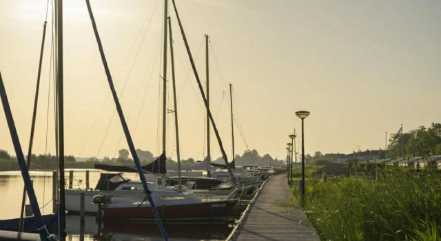 Waterchalet number 6 Recreationpark Yn'e Lijte Grou met ligplaats boot