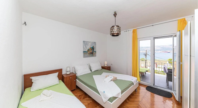Amazing Apartment in Okrug Gornji With 2 Bedrooms and Wifi