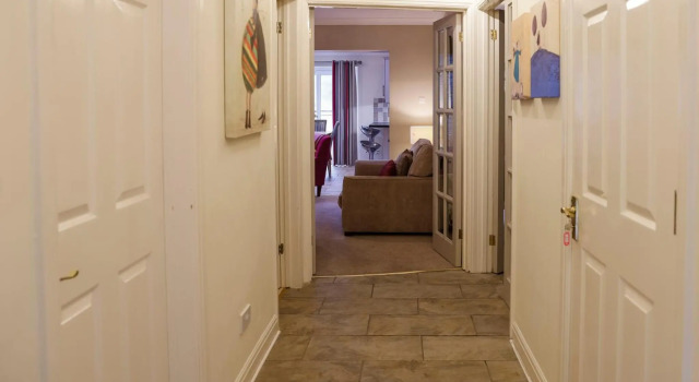 Stylish family home in desirable Penylan + Parking, Забронировать Отель Отели Кардиффа с парковкой, рядом с The Gate Arts and Community Centre, Парковка