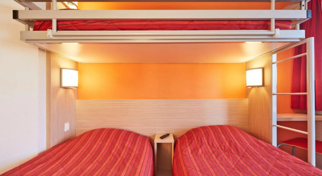 Трёхместный номер Standard Kyriad ECO - Avignon Sud Parc des Expositions
