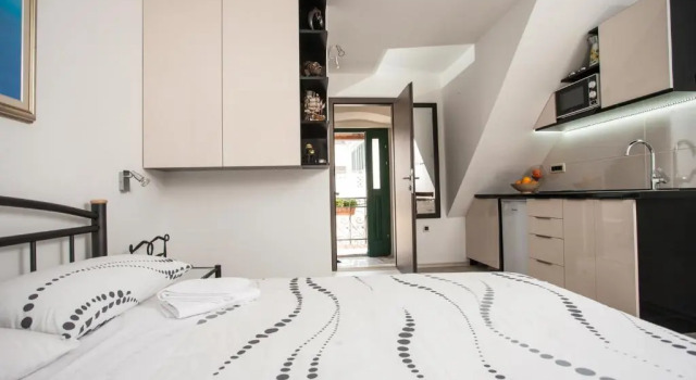 Студия Apartments & Room Kartolina