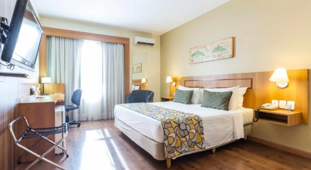 Двухместный номер Deluxe Hotel Golden Park Uberlandia By Nacional Inn