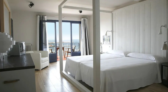 Трёхместный номер Standard с балконом и с видом на море Hotel Trias