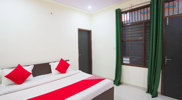 OYO 62980 Shiva Residency