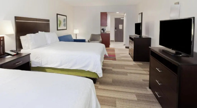 Четырёхместный люкс Holiday Inn Express Hotel & Suites Montgomery E - Eastchase by IHG
