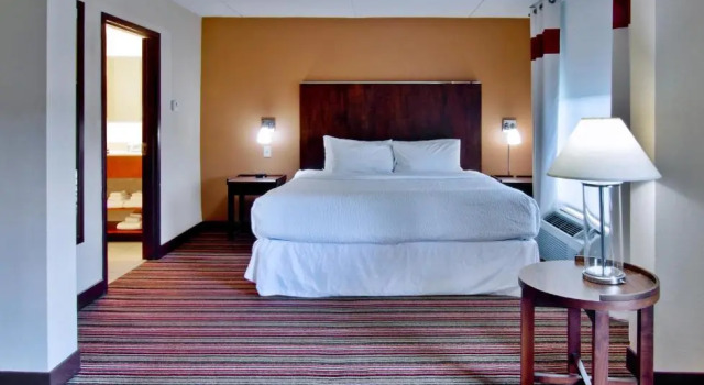 Одноместный люкс Four Points by Sheraton Nashville Airport