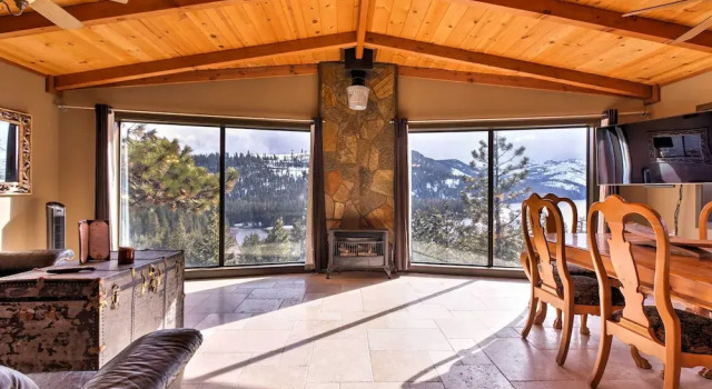 Коттедж Cozy Lake-view Hideaway! Pet-friendly Truckee Home