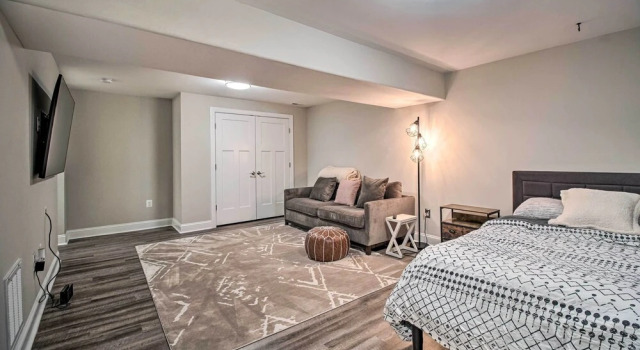 Downtown Fredericksburg Home w/ Large Patio!, Забронировать Отель Отели в центре Фредериксберг, в центре