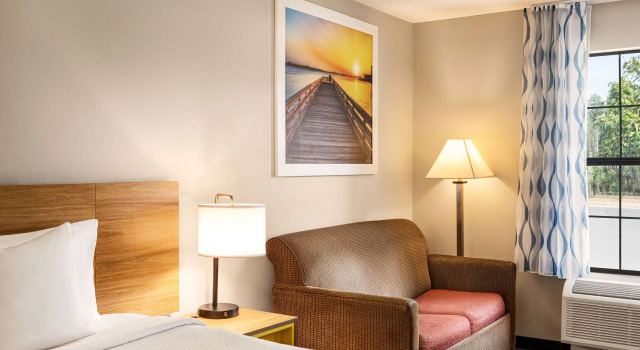 Days Inn by Wyndham Shallotte