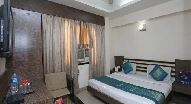 OYO Premium Swaroop Nagar