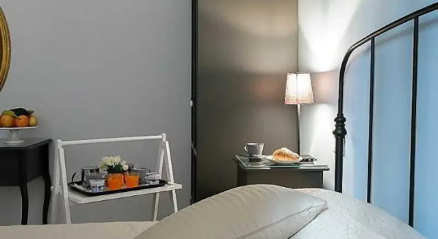 B&B Jolie, Забронировать Отель «постель и завтрак» Рионе Монти Рим, рядом с Посольство США в Риме